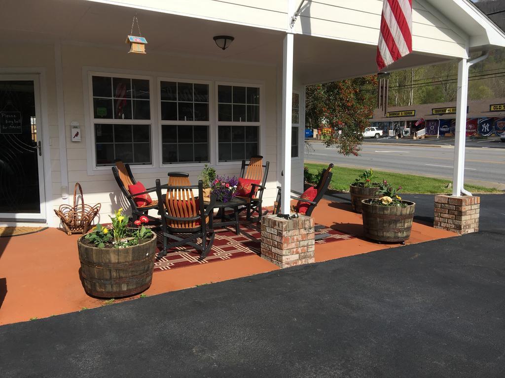 Cardinal Inn Maggie Valley Exterior foto